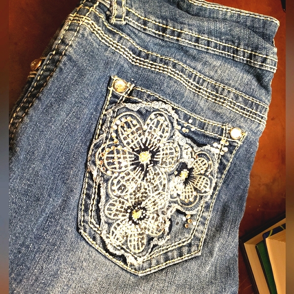 Distressed Stretch Jeans {BONGO}, 12/13 - Picture 4 of 6